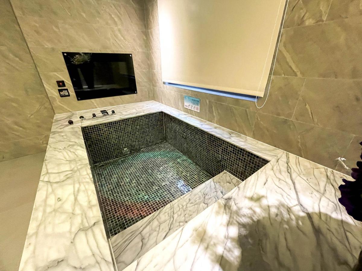 Fifth Avenue Motel Тайджун Екстериор снимка