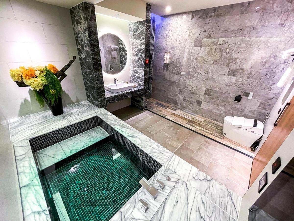 Fifth Avenue Motel Тайджун Екстериор снимка