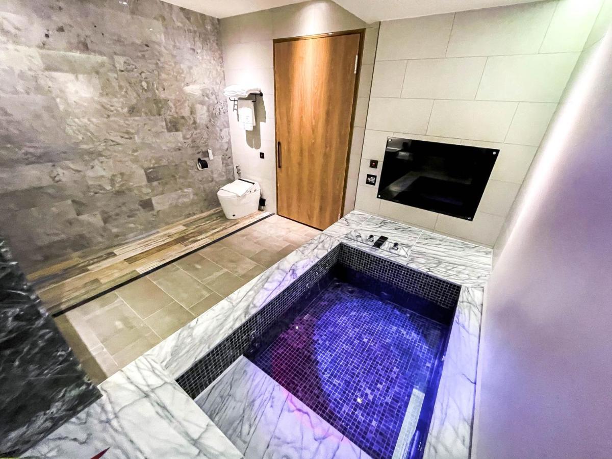 Fifth Avenue Motel Тайджун Екстериор снимка
