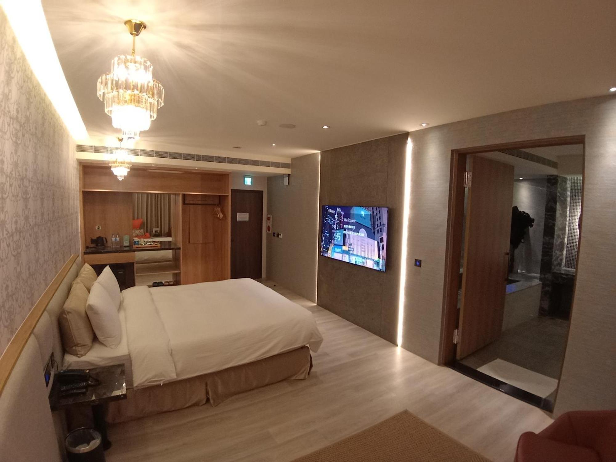 Fifth Avenue Motel Тайджун Екстериор снимка