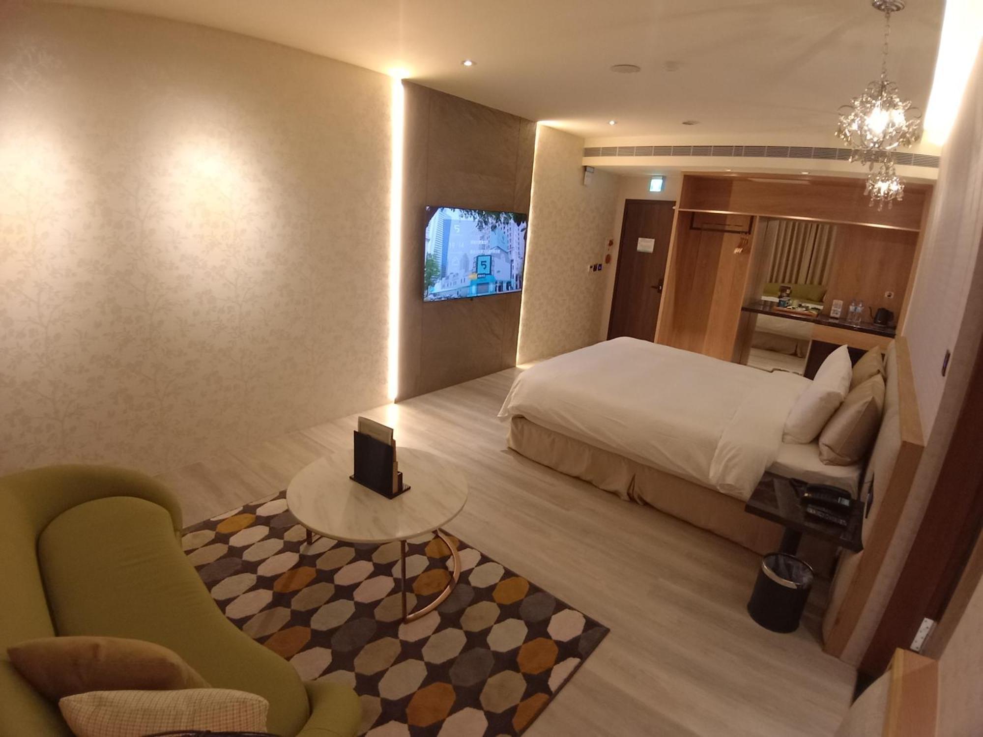 Fifth Avenue Motel Тайджун Екстериор снимка