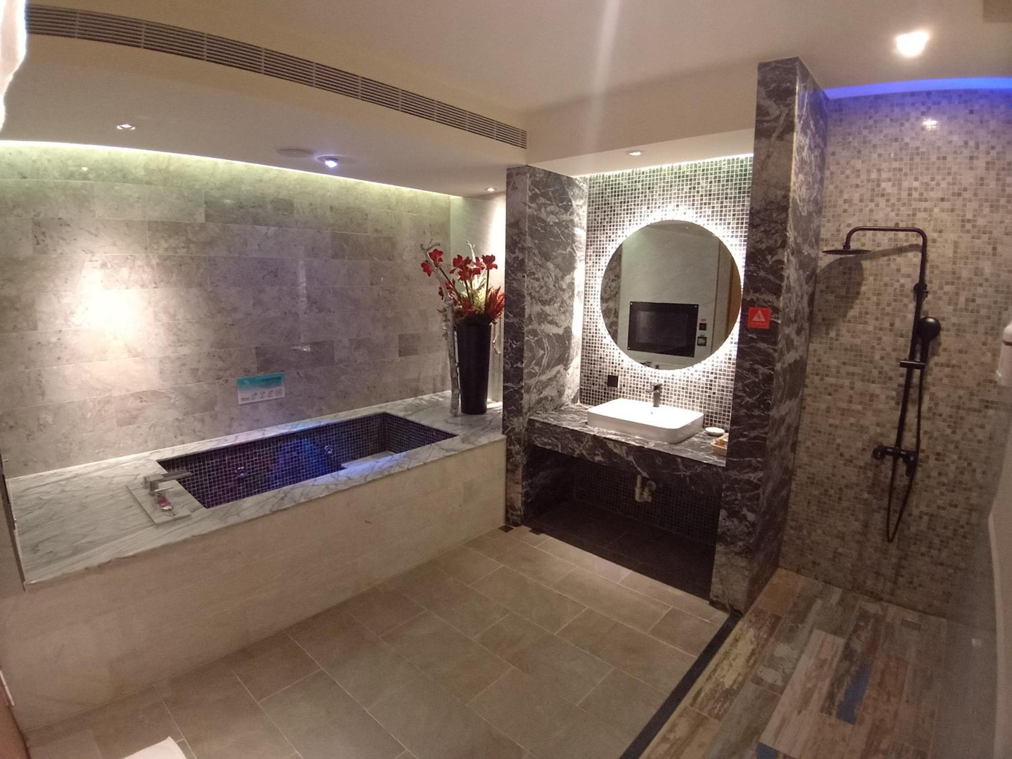 Fifth Avenue Motel Тайджун Екстериор снимка